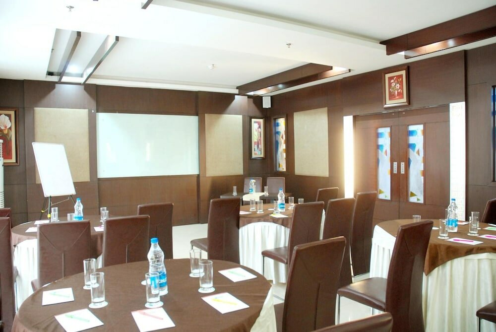 Фото Hotel Orbit