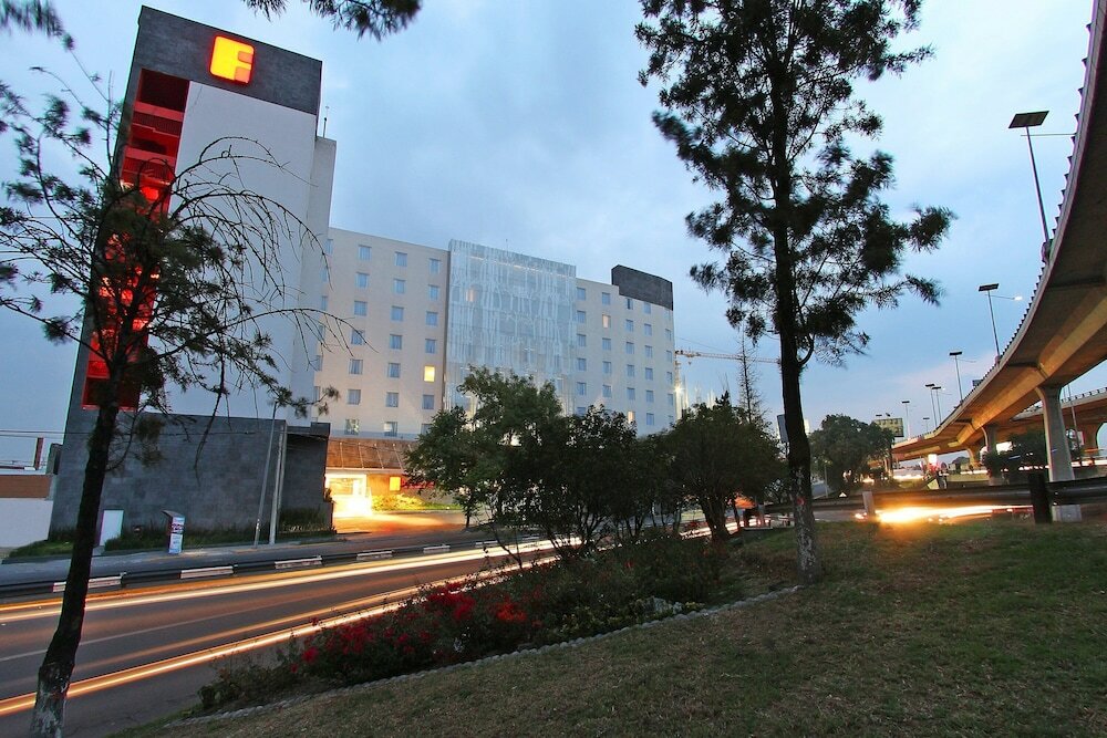 Фото Fiesta Inn Naucalpan