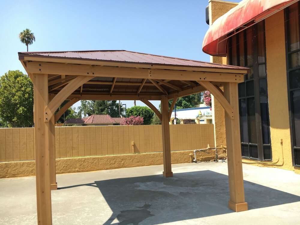 Фото Riverside Inn & Suites