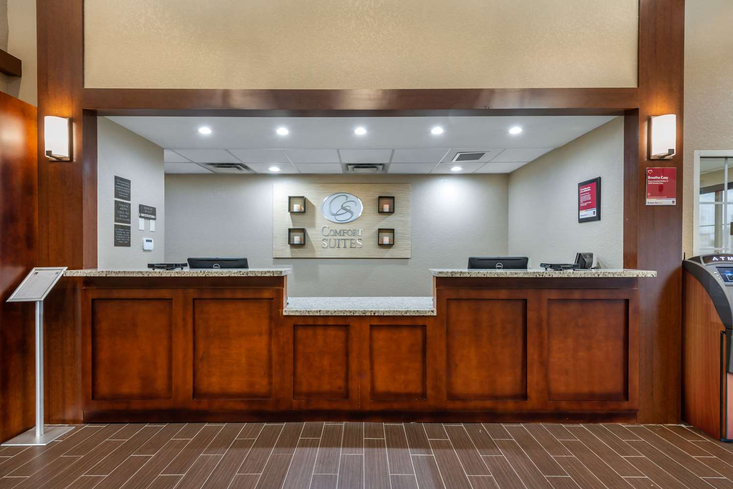 Фото Comfort Suites Downtown