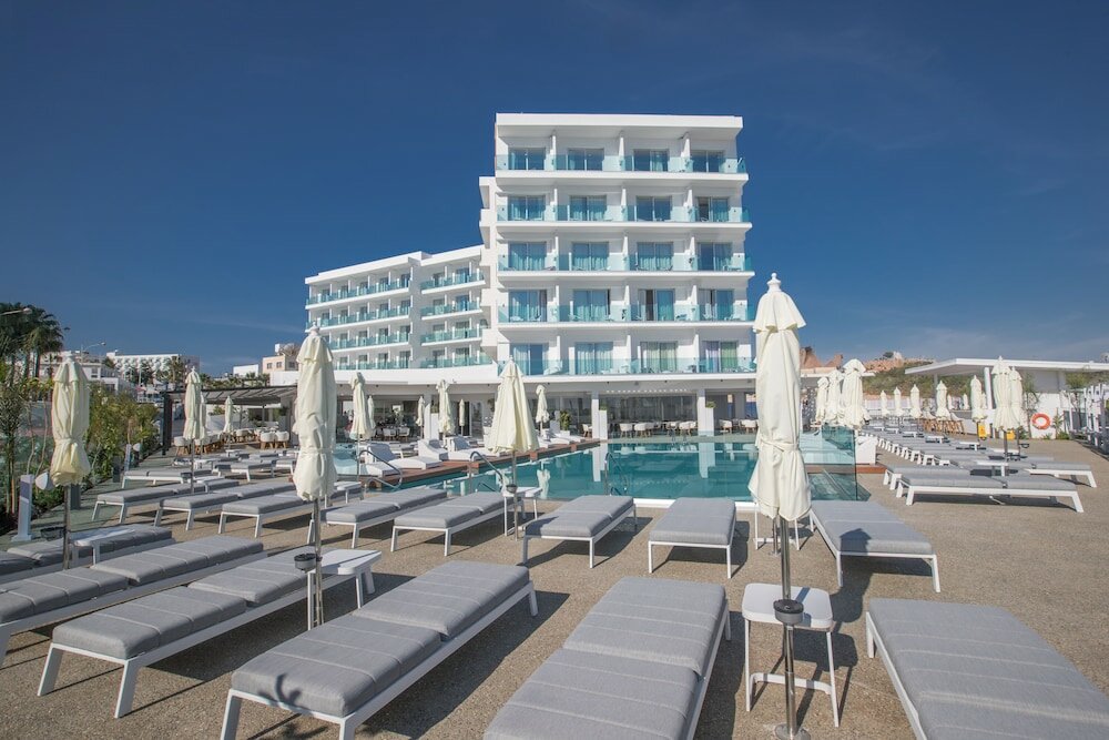 Фото The Blue Ivy Hotel and Suites