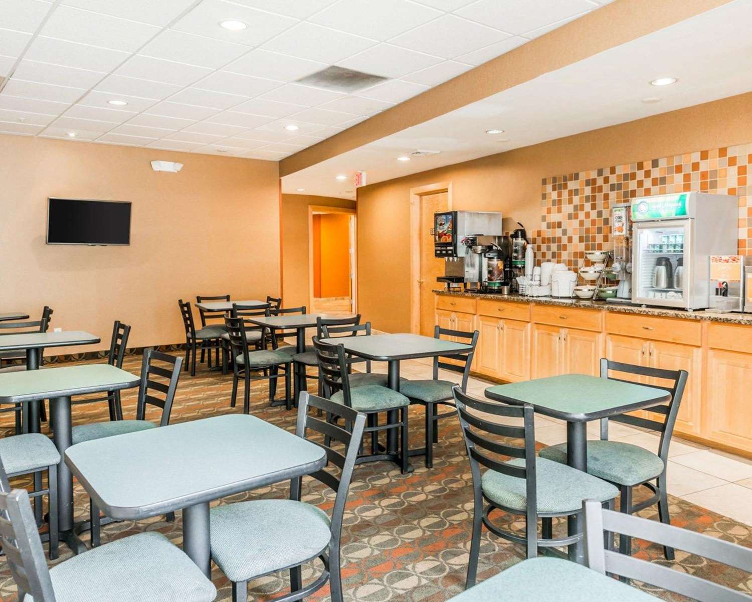 Фото Quality Inn East