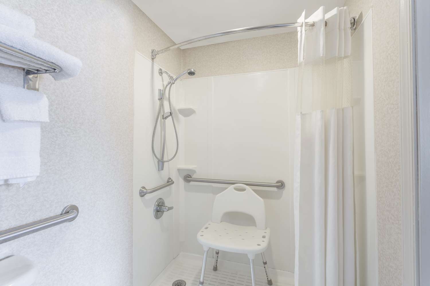 Фото Ramada Limited Norfolk