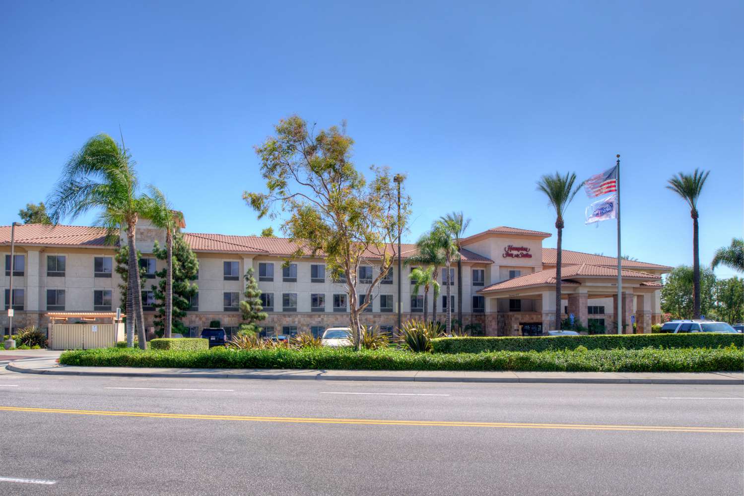 Фото Hampton Inn & Suites Ontario