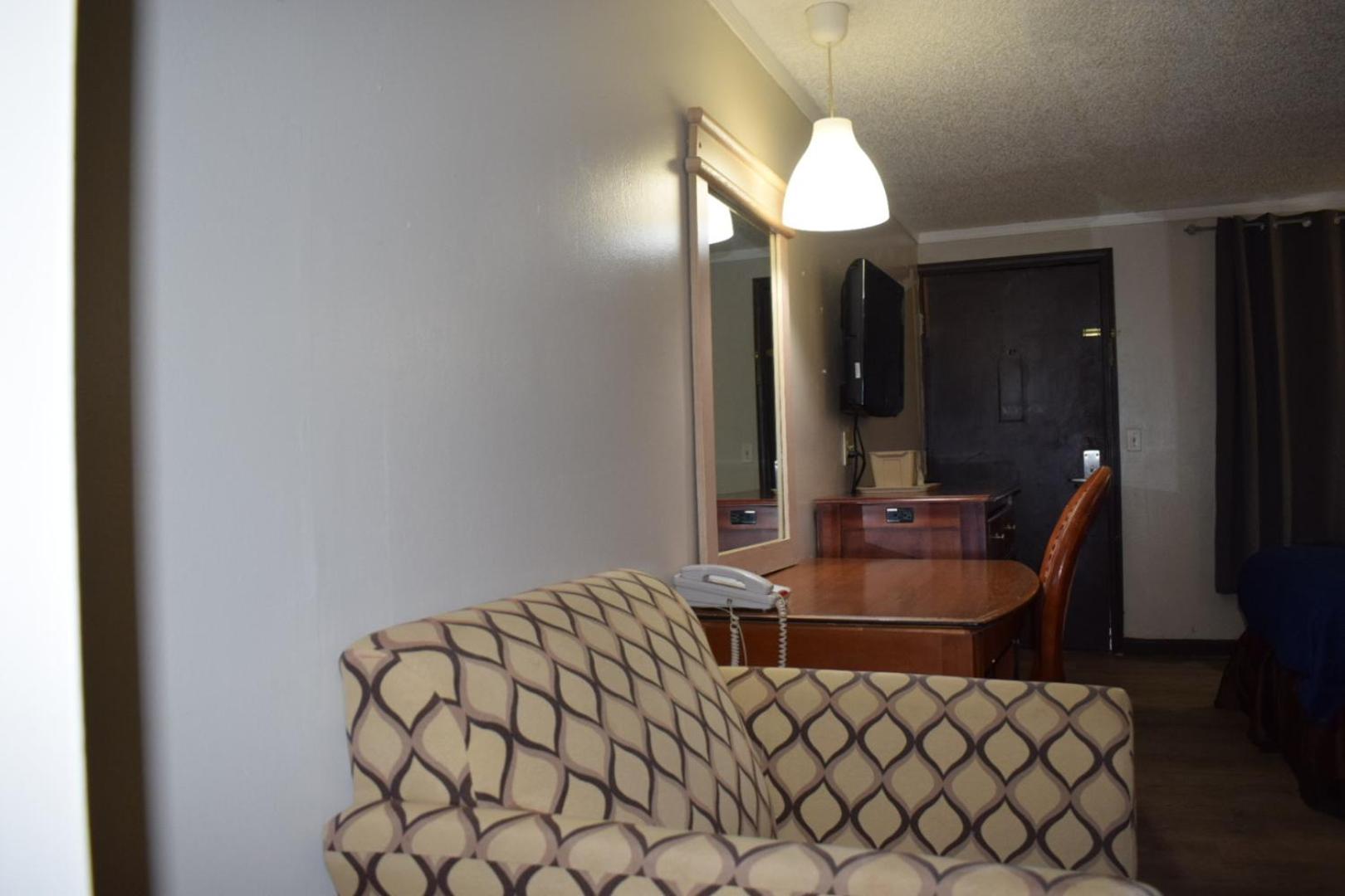 Фото Knights Inn Farmington Hills