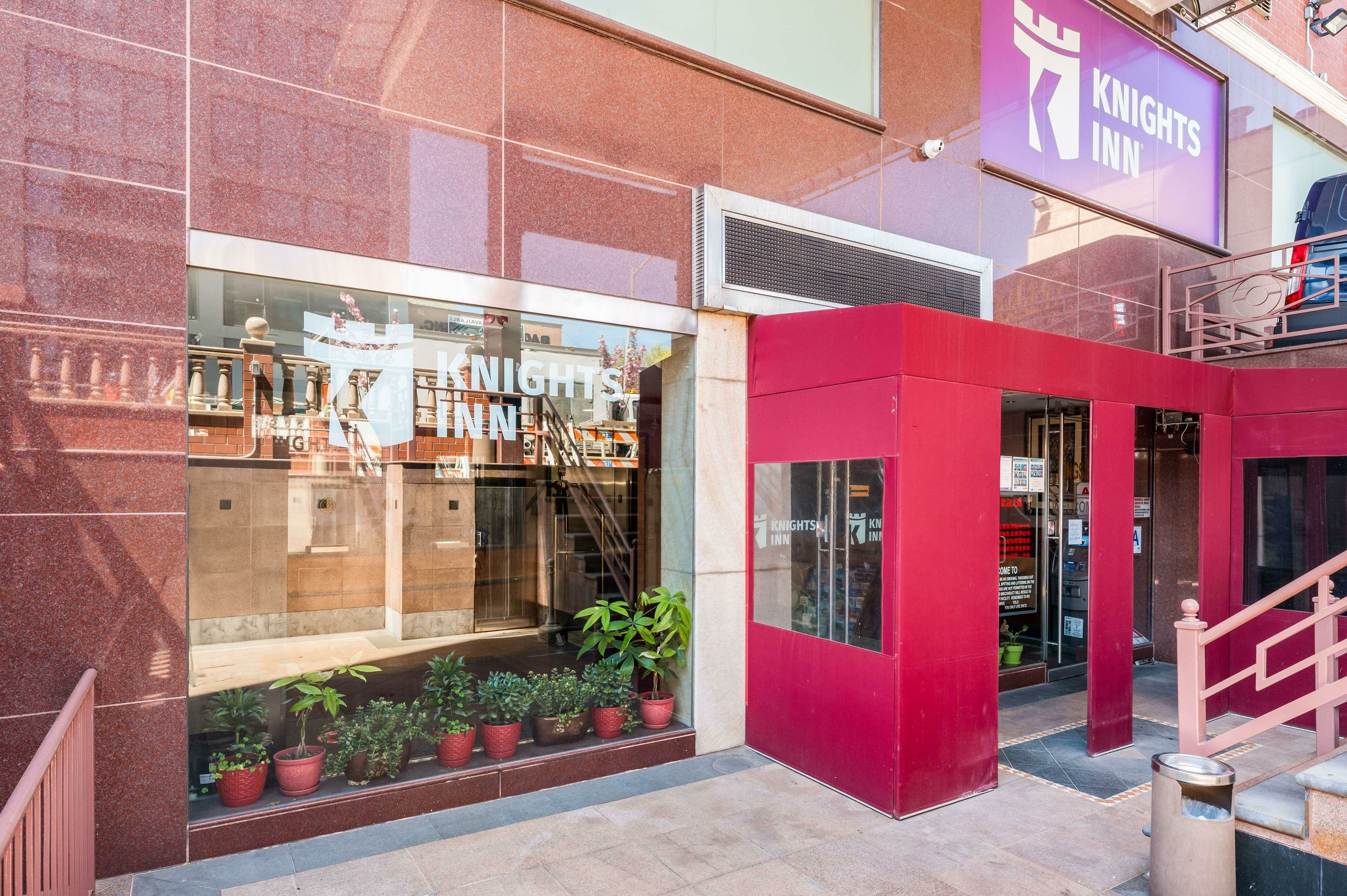 Фото Knights Inn Brooklyn Sunset Park