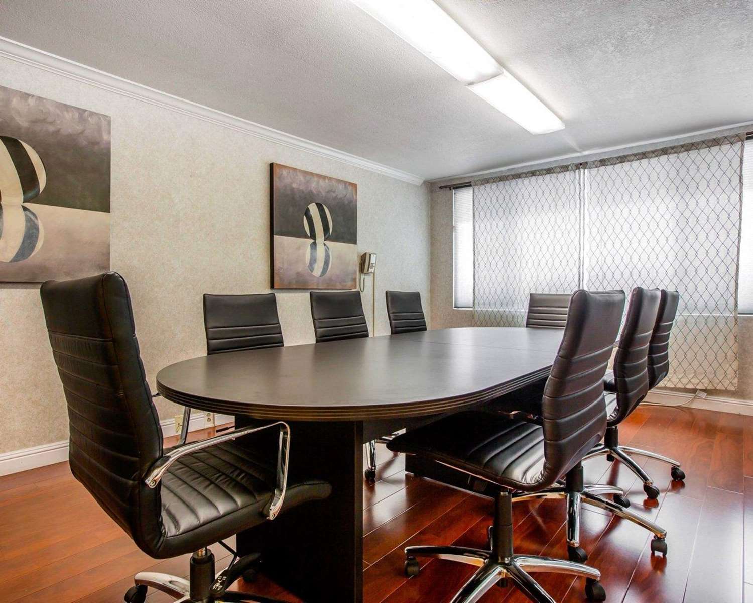 Фото Quality Inn & Suites Montebello - Los Angeles