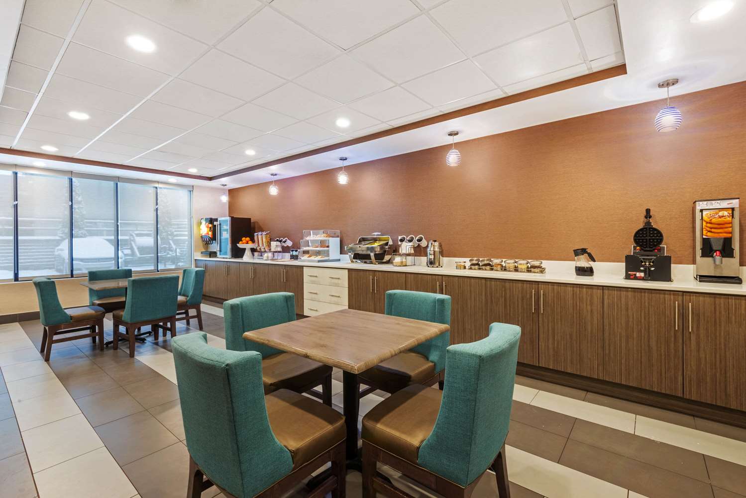 Фото La Quinta Inn & Suites by Wyndham Jamestown
