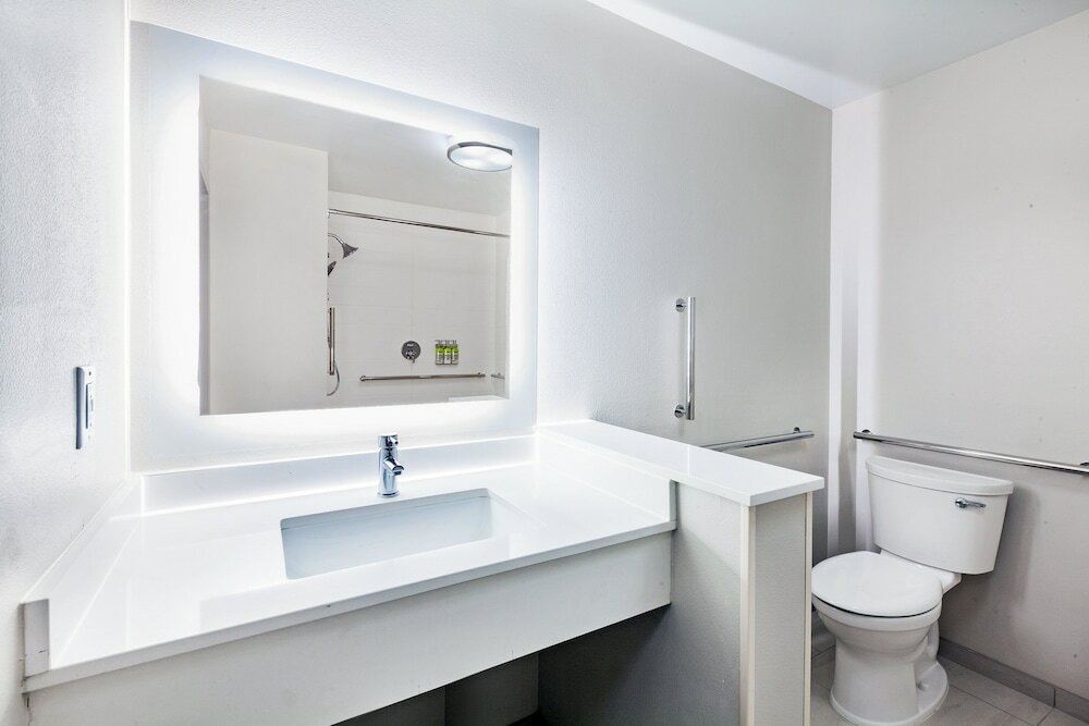 Фото Holiday Inn Express & Suites Tulsa Northeast - Owasso, an Ihg Hotel