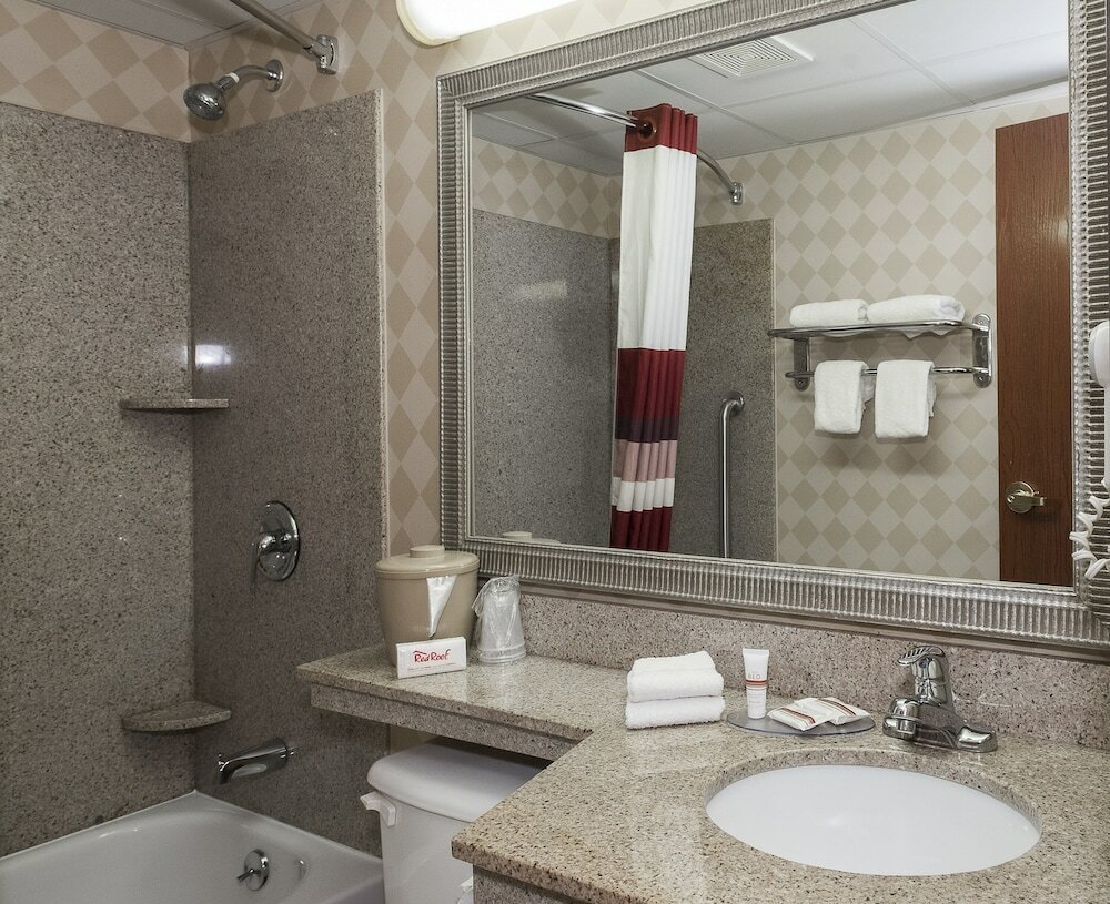 Фото Red Roof Inn Hartford - New Britain