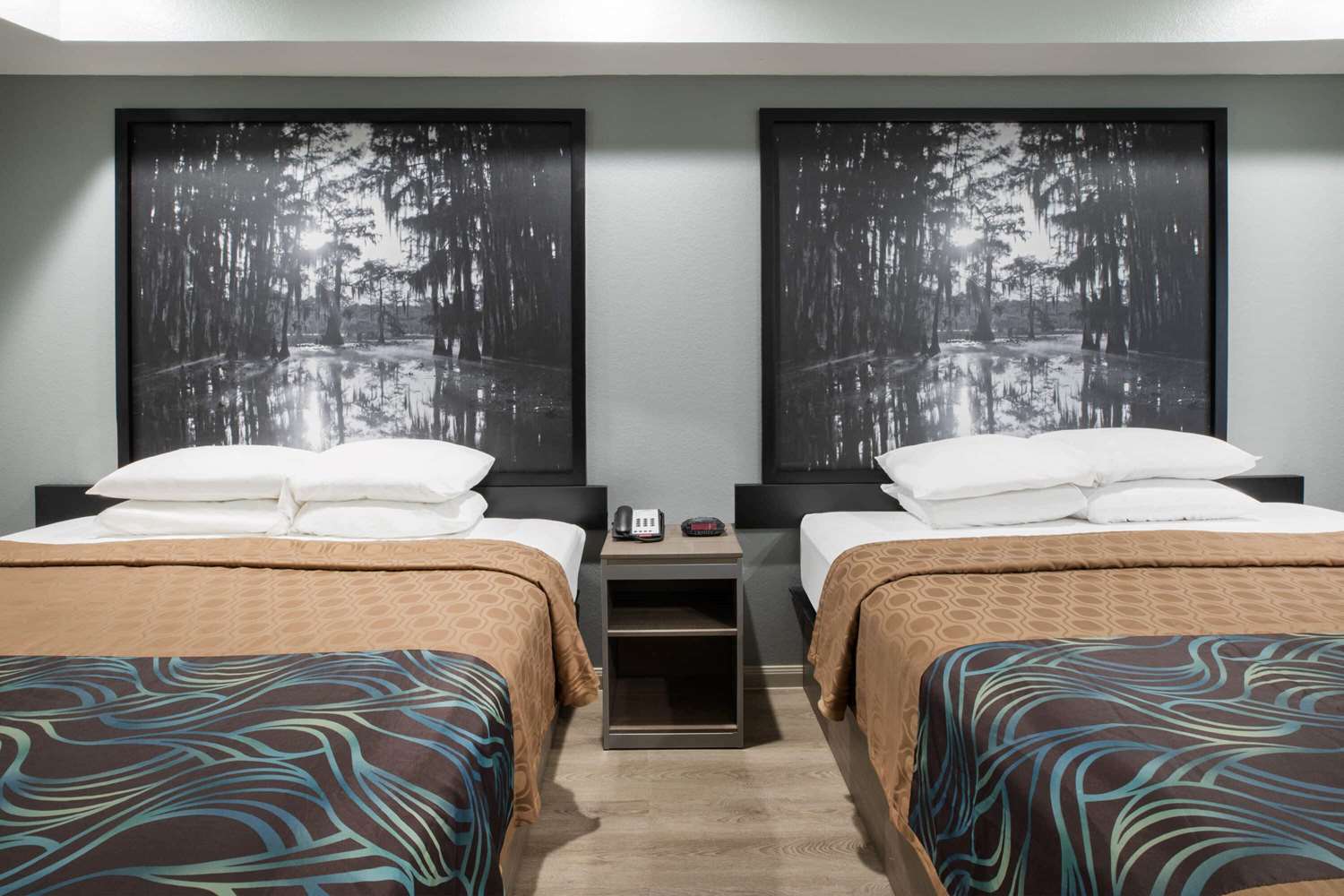 Фото Super 8 by Wyndham Humble/Fallcreek/Houston