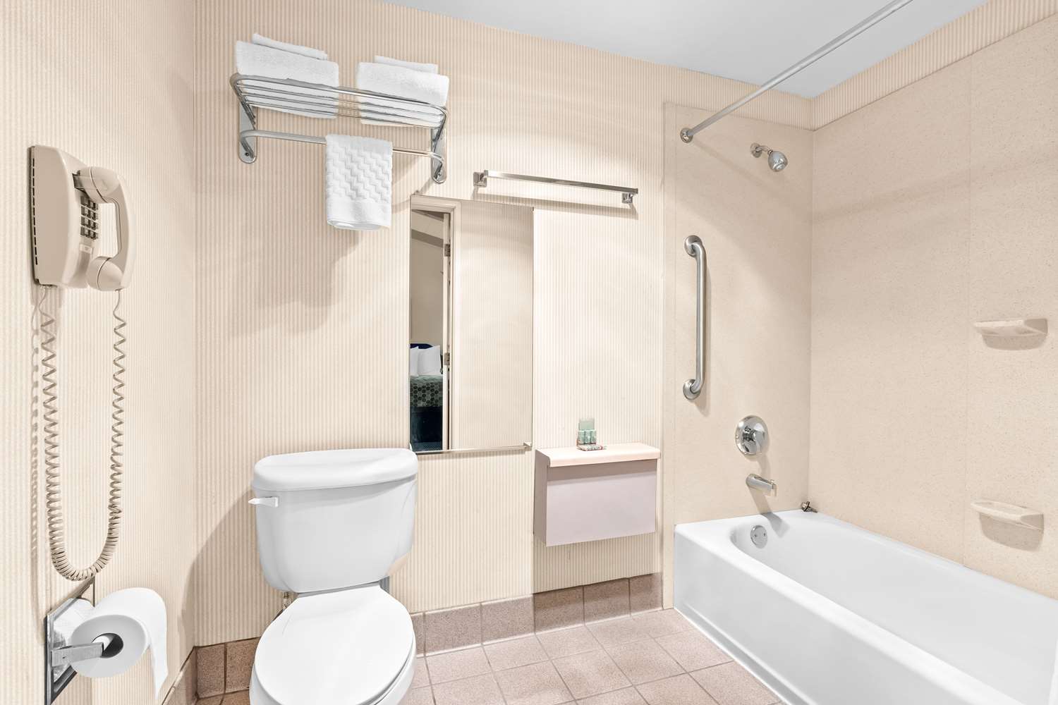 Фото SureStay Hotel by Best Western Castro Valley