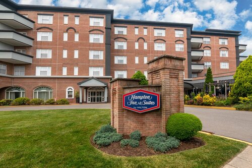 Внешний вид отеля Hampton Inn & Suites Stamford в Стэмфорде, фото 2