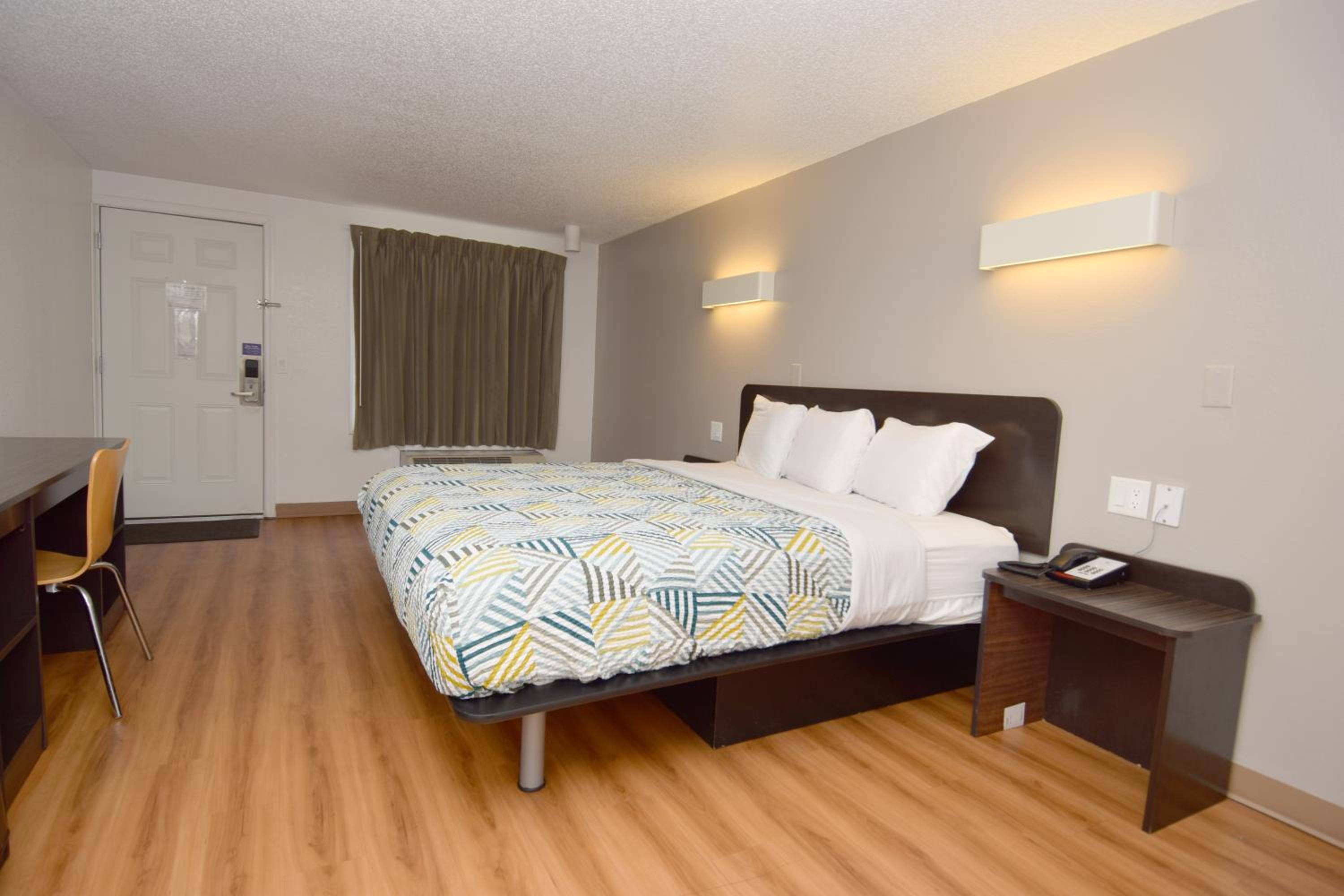 Фото Motel 6 Hamburg, Ny