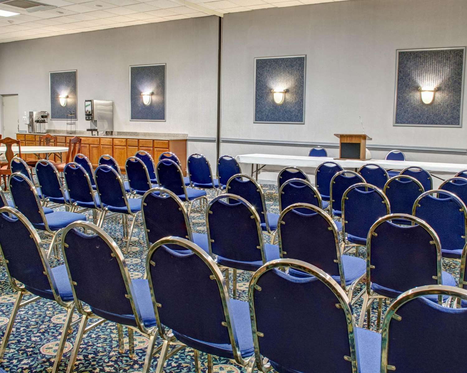 Фото Quality Inn North