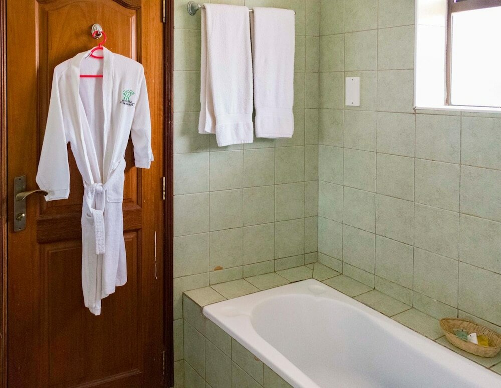 Фото Mountains of the Moon Hotel