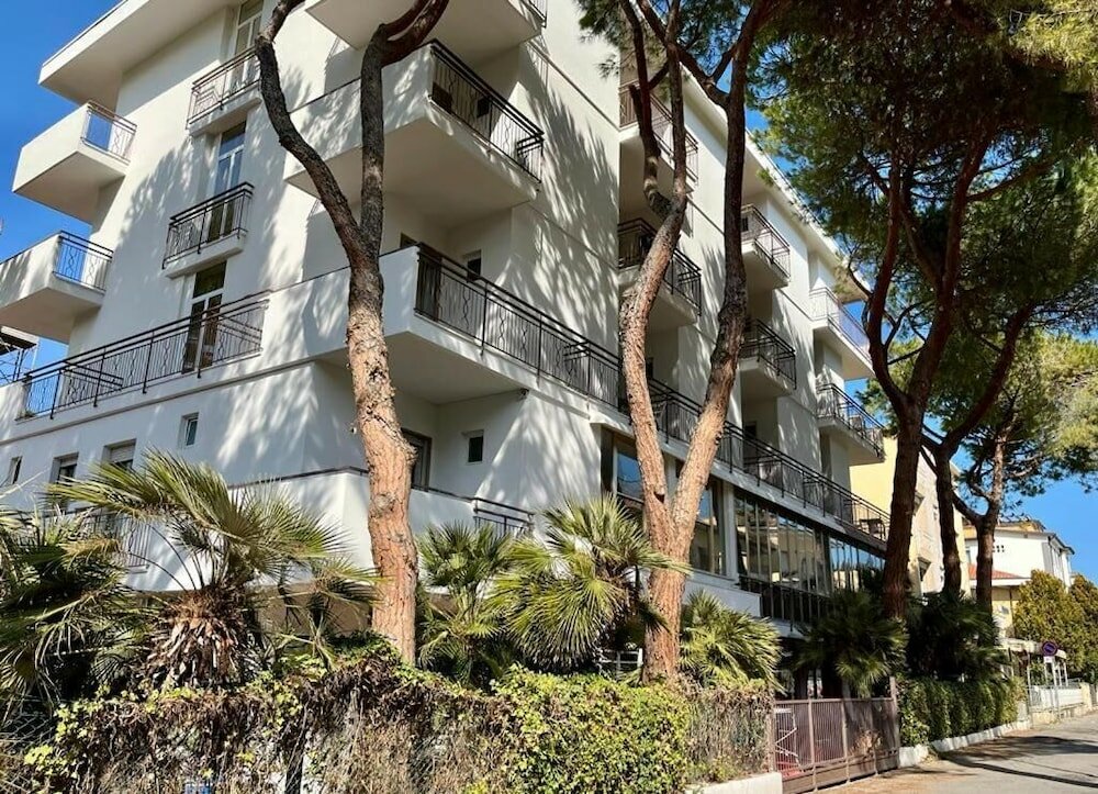 Фото Hotel Brown