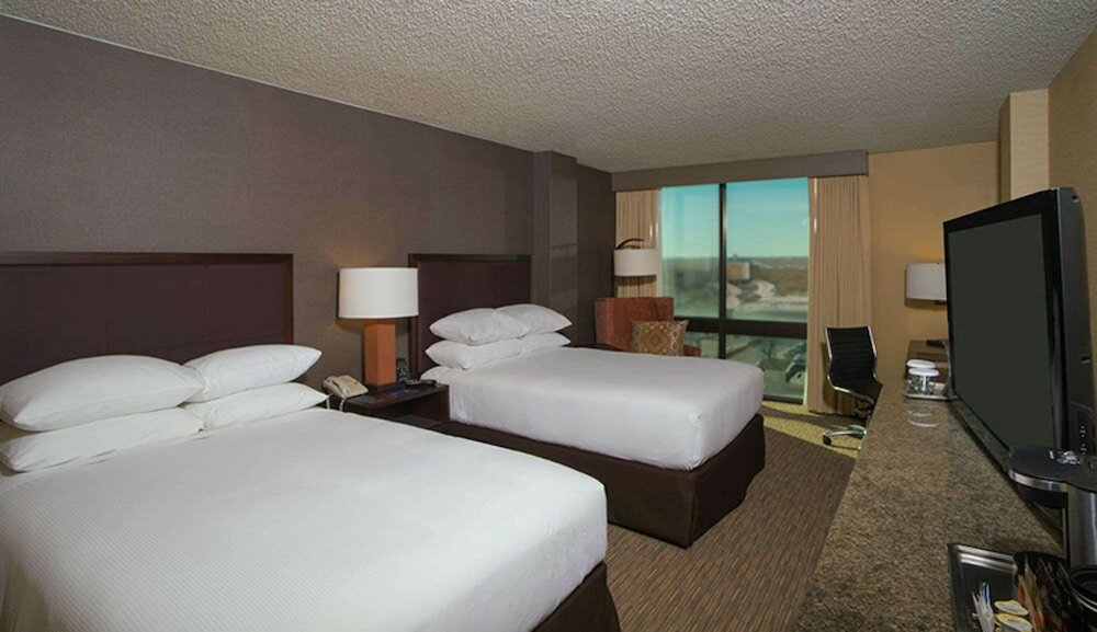 Фото DoubleTree by Hilton San Antonio Airport