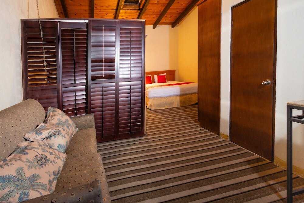 Фото Oyo Hotel Hacienda Don Luis, Rosarito