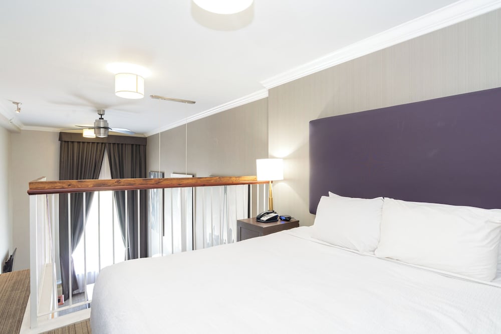 Фото Sandman Hotel & Suites Winnipeg Airport