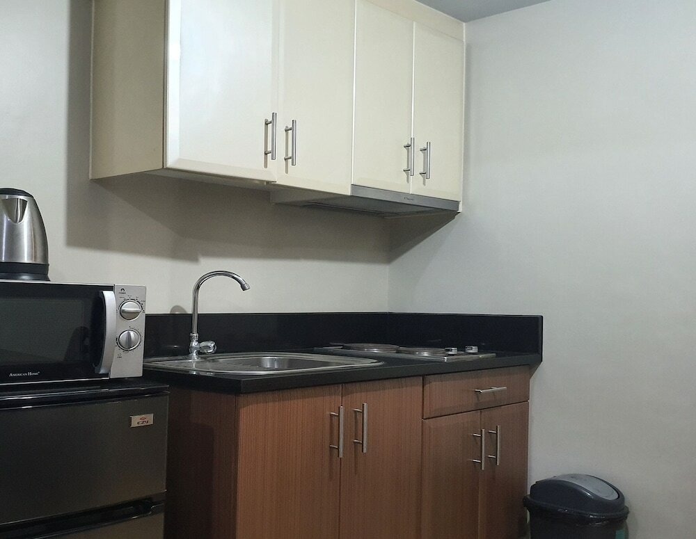 Фото Tess and Tessha Condotel near T3 Airport