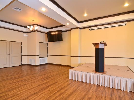 Фото Best Western Plus Emory At Lake Fork Inn & Suites