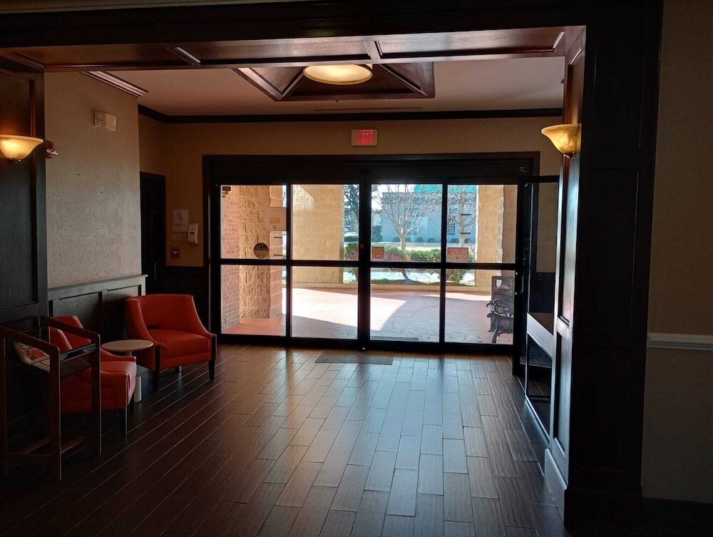 Фото Comfort Inn at Northwest Expressway