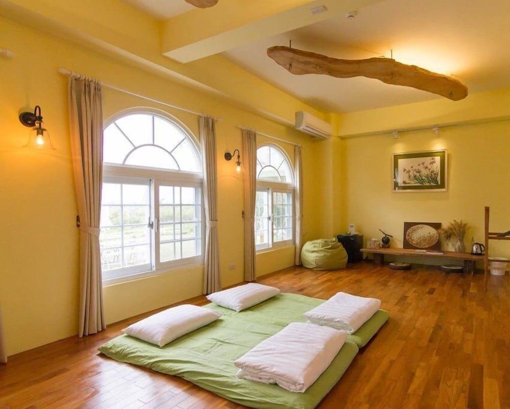 Фото Bonjour Bebe Hostel