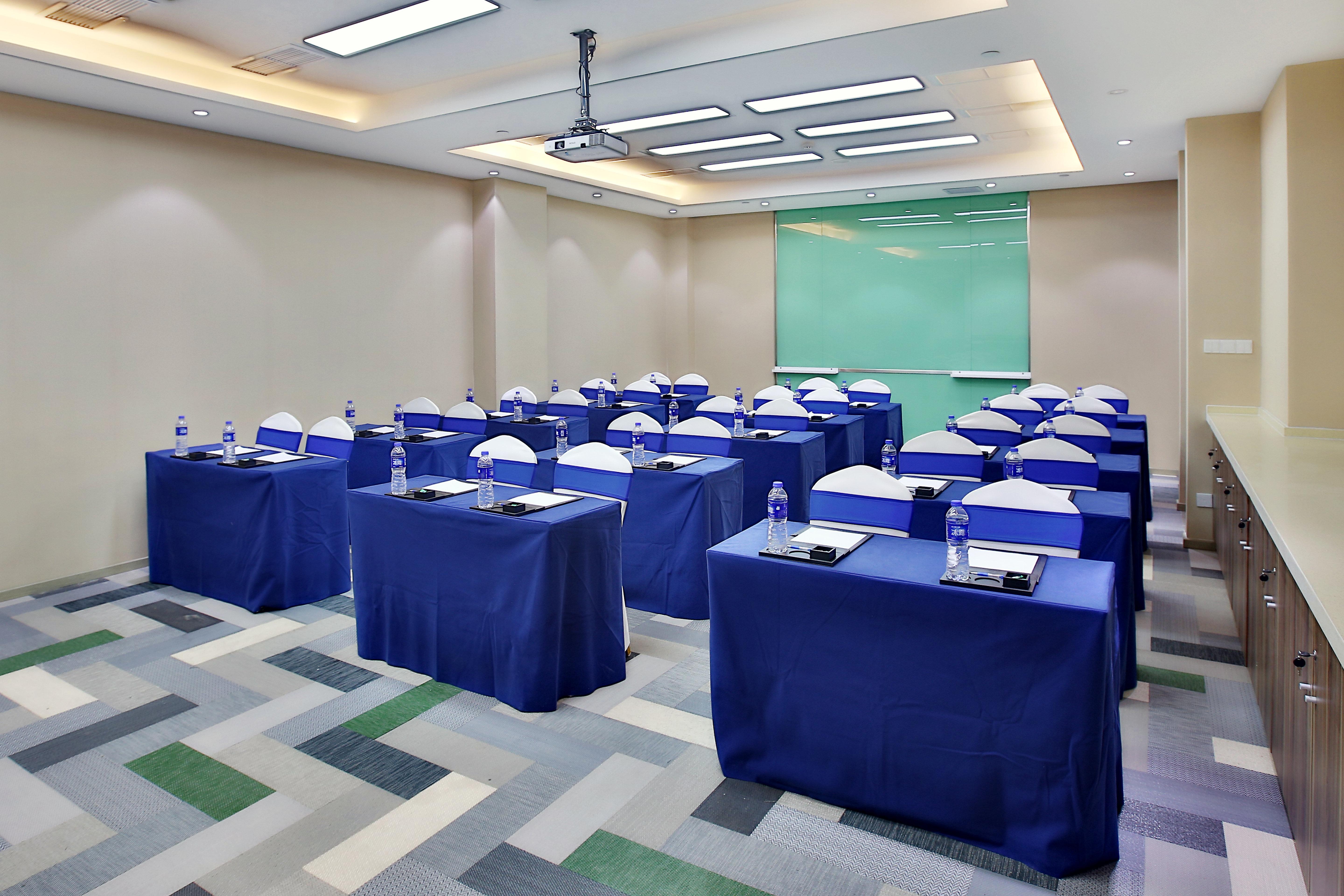 Фото Holiday Inn Express Langfang Park View