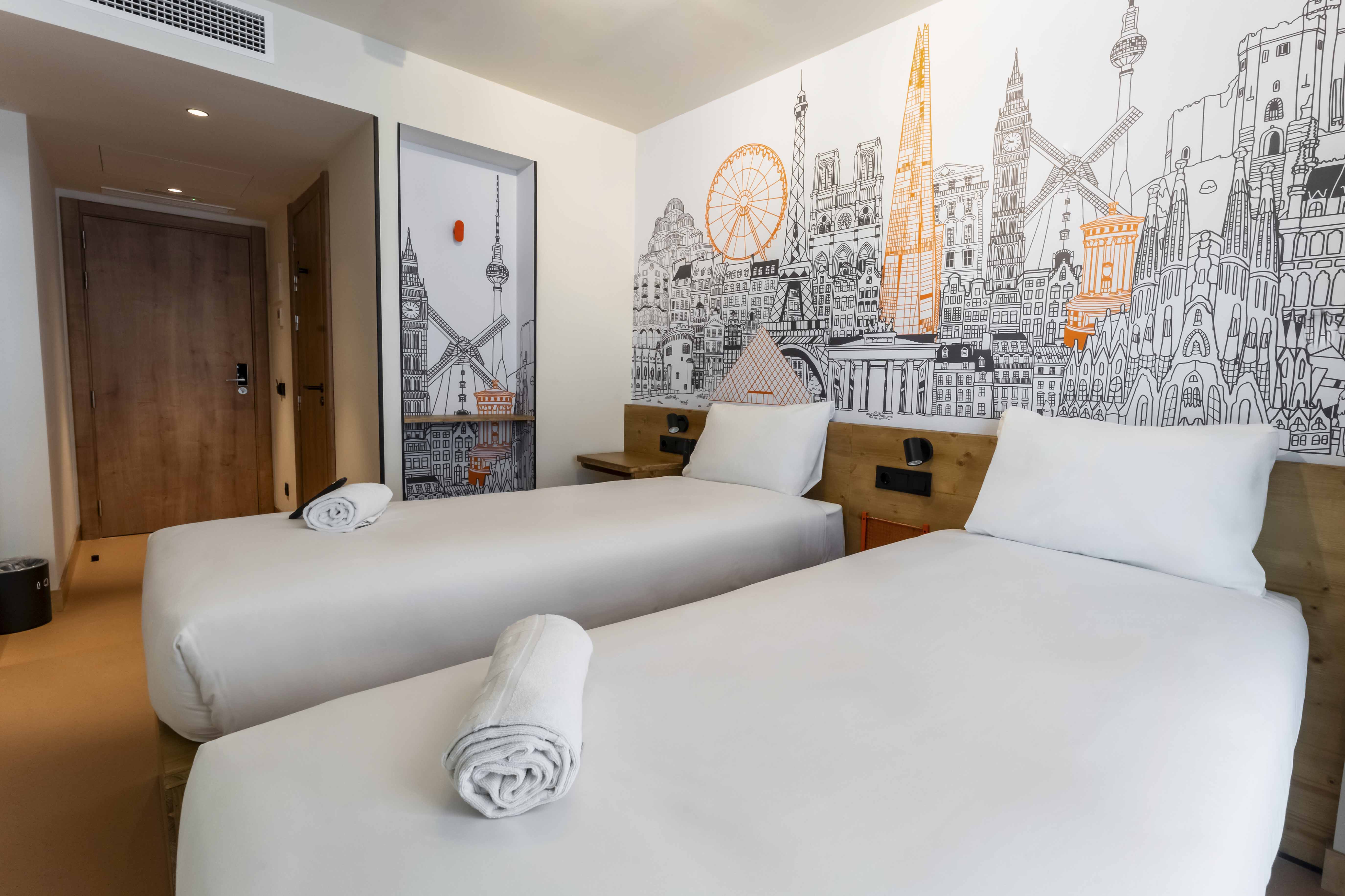 Фото EasyHotel Valencia Ciutat Vella