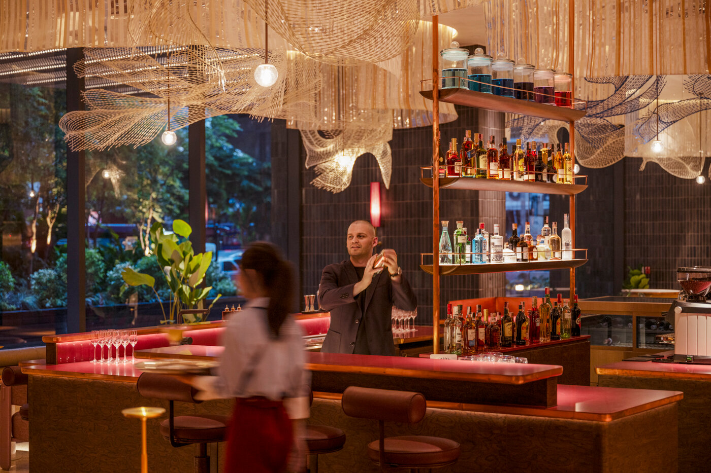 Фото KROMO Bangkok, Curio Collection by Hilton