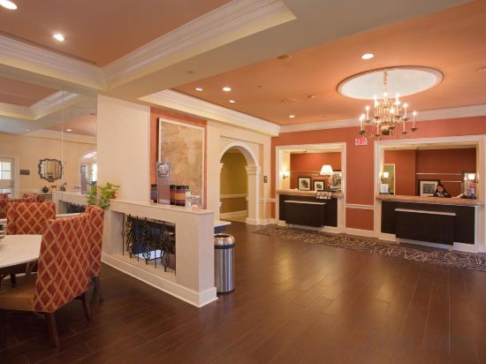 Фото Hampton Inn & Suites Stamford