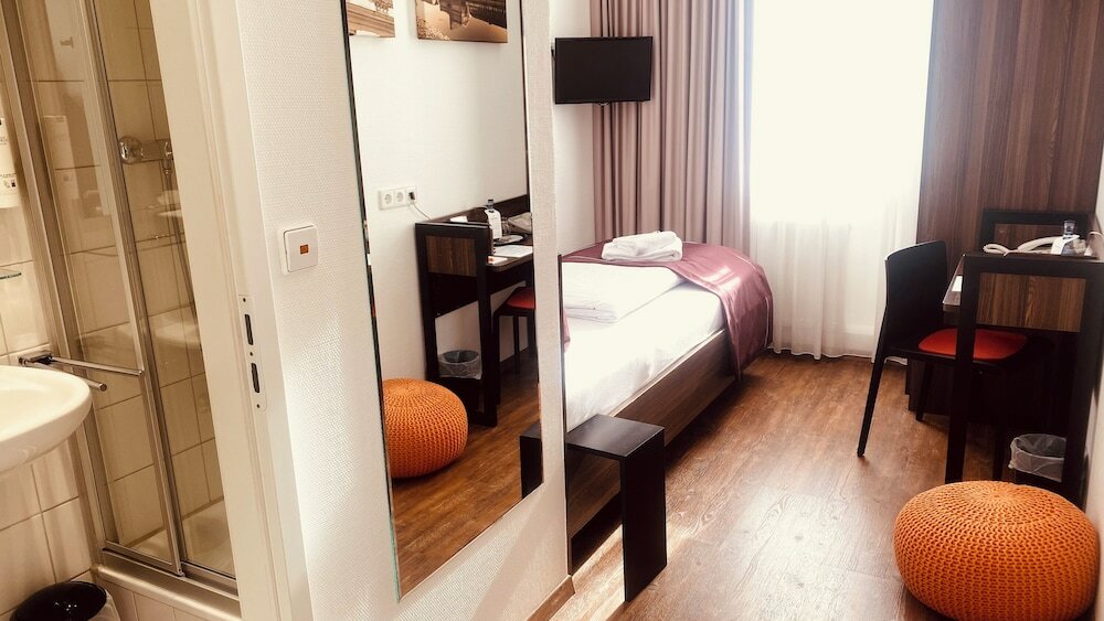 Фото SevenDays Hotel BoardingHouse