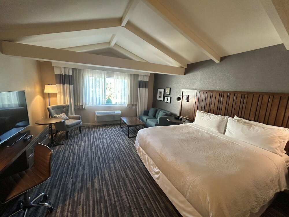 Фото Four Points by Sheraton Melville Long Island