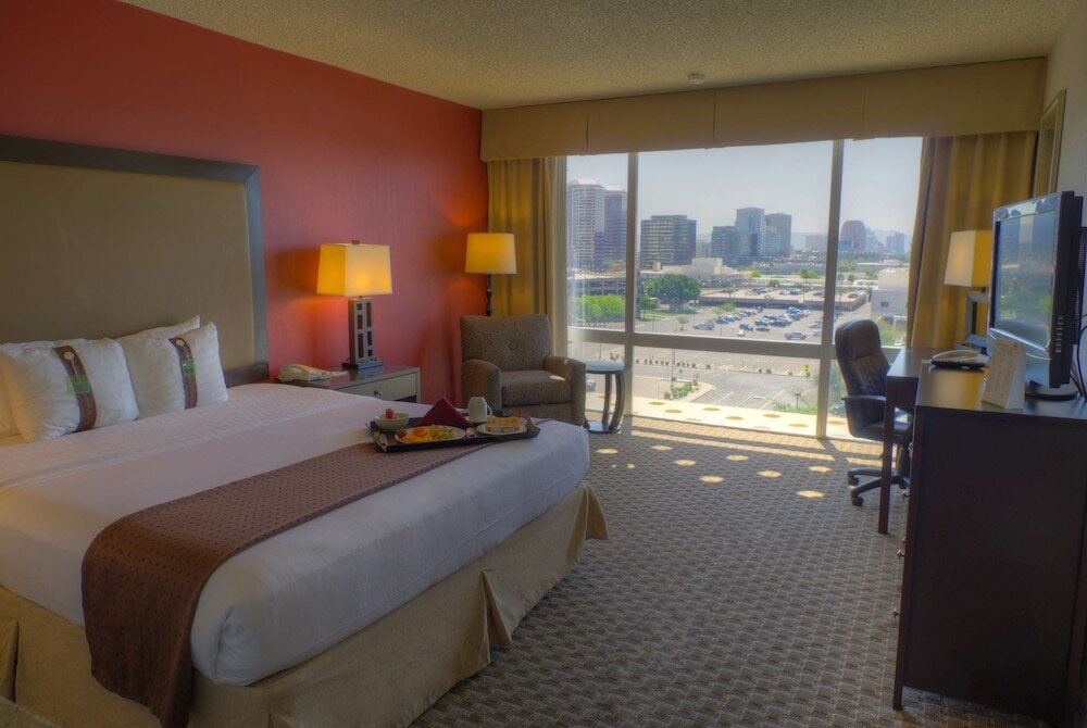 Фото Ramada by Wyndham Phoenix Midtown