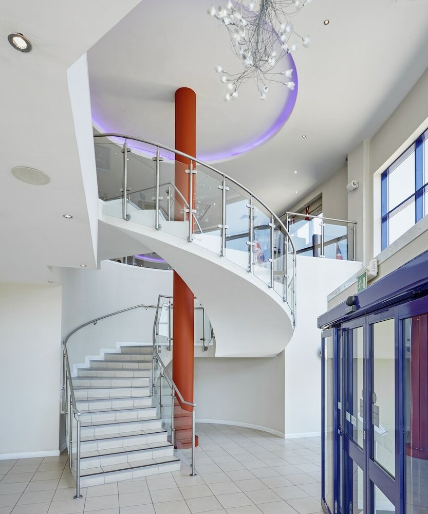 Фото Holiday Inn Express London - Newbury Park, an Ihg Hotel