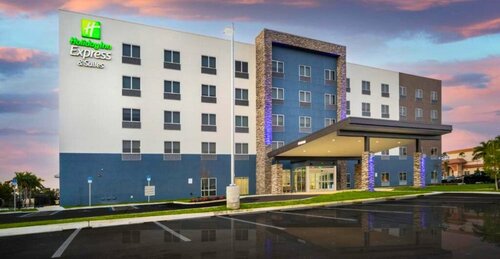 Гостиница Holiday Inn Express & Suites Fort Myers Airport, an Ihg Hotel в Форте Майерсе