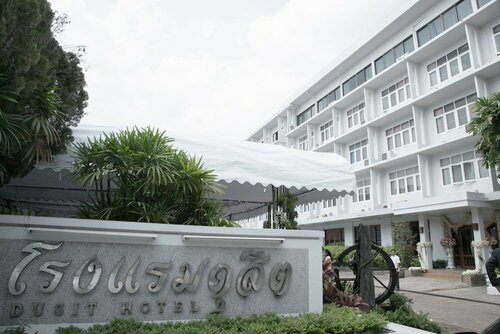 Гостиница Dusit Hotel at Sakon Nakhon в Саконнакхоне