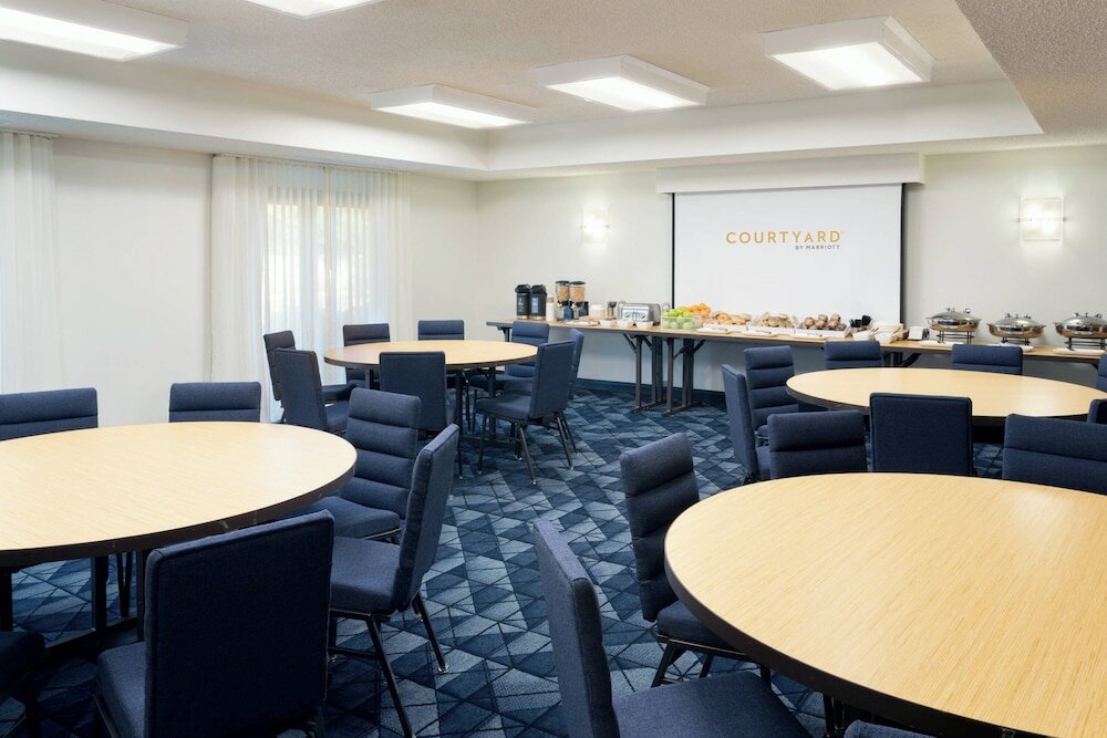 Фото Courtyard St. Petersburg Clearwater