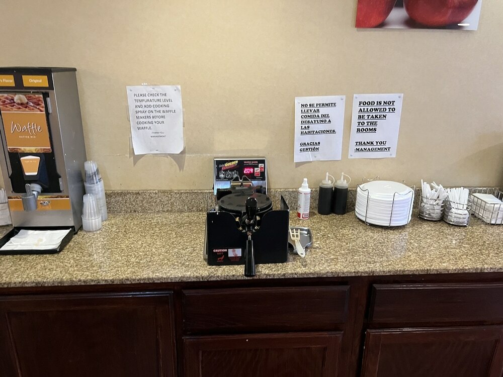 Фото Americas Best Value Inn Pharr