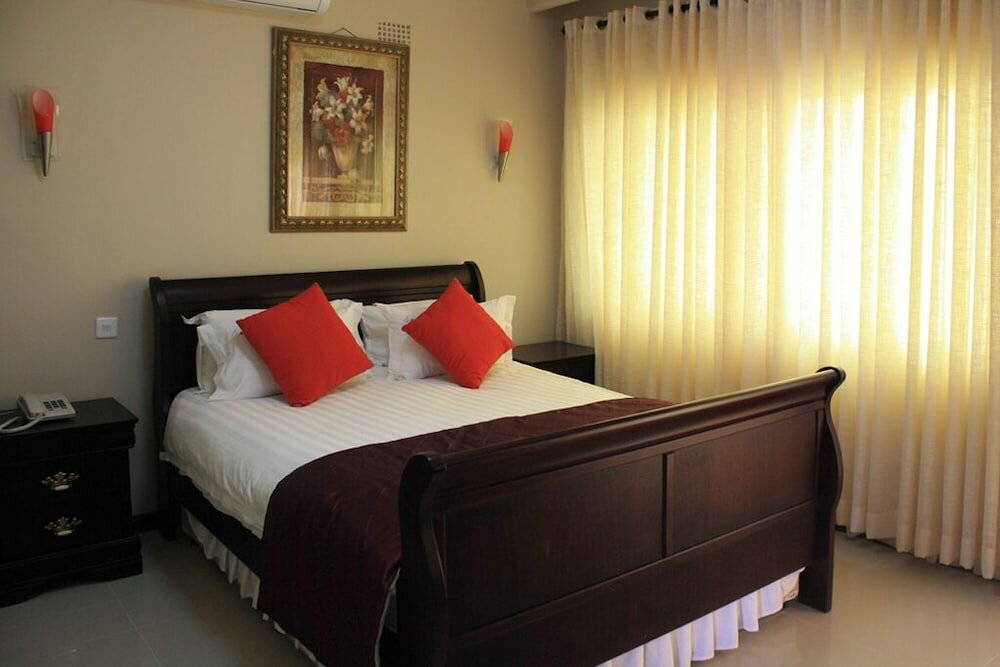 Фото Nomad's Court Lodge