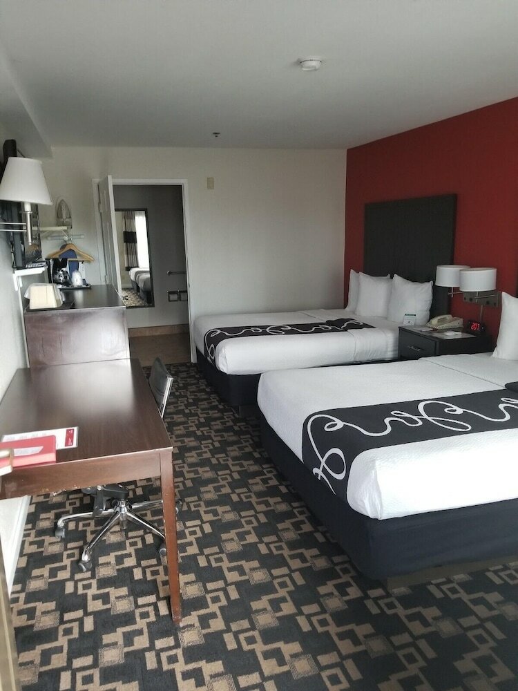 Фото Ramada by Wyndham Oceanside
