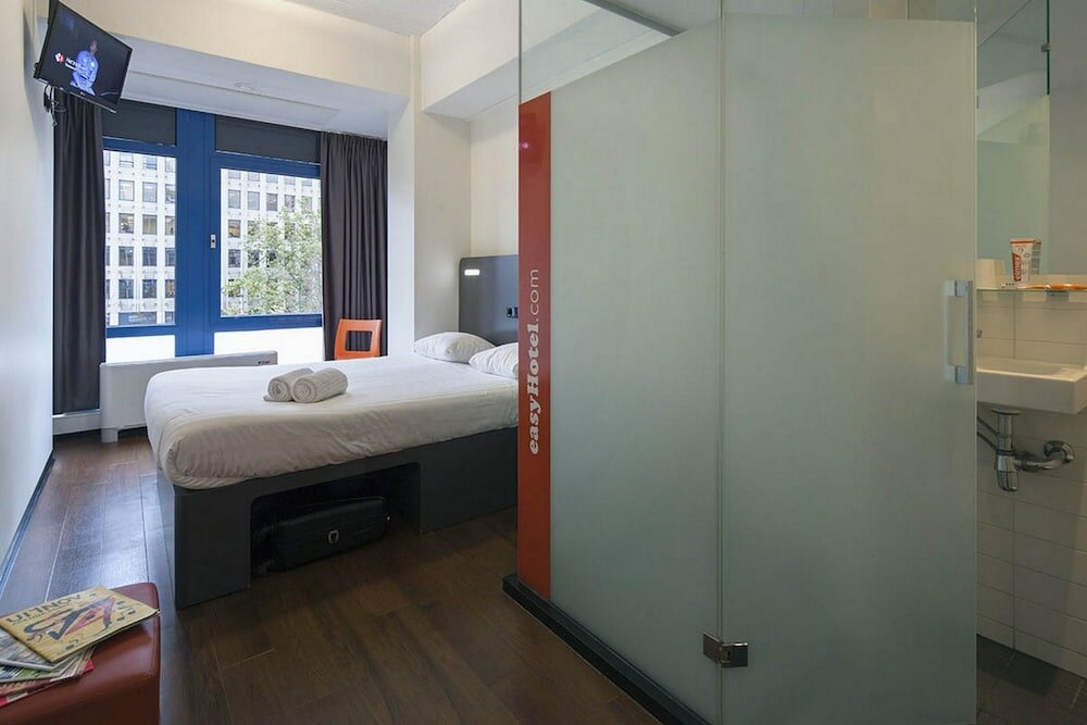 Фото EasyHotel Rotterdam City Centre