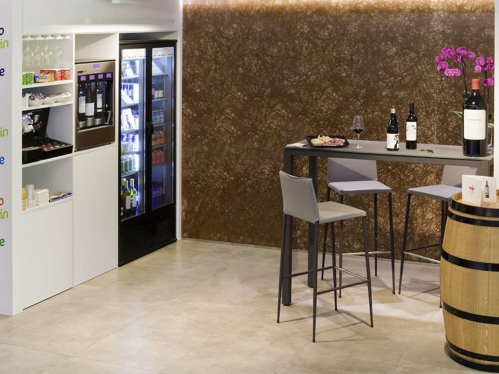 Фото Hotel ibis Styles Madrid Prado