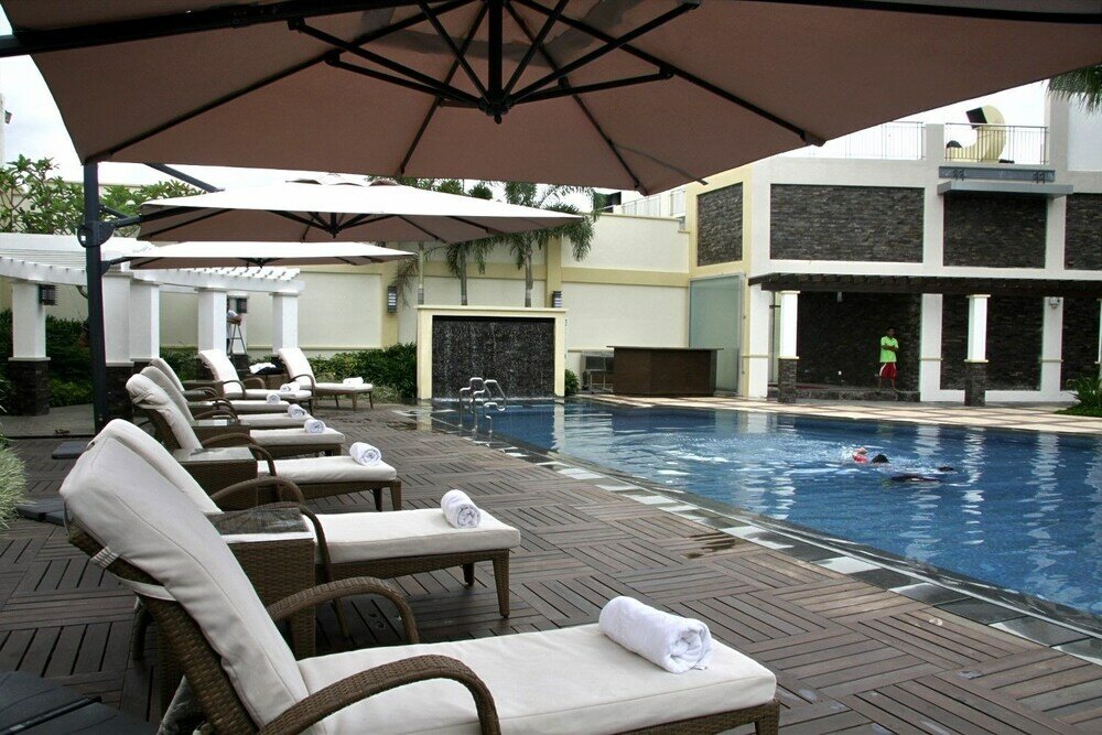 Фото The Avenue Plaza Hotel