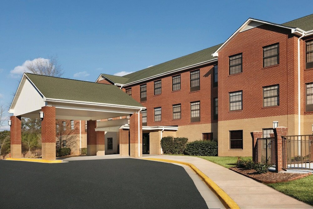 Фото Four Points by Sheraton Raleigh Arena