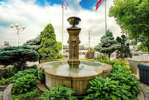 Внешний вид отеля Monte Carlo Inn Toronto West Suites в Миссиссоге, фото 3