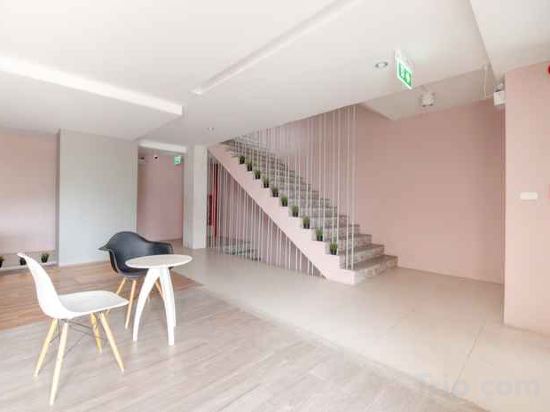 Фото Blooming Hill Boutique Suites