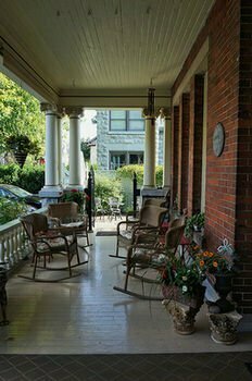 Гостиница The Secret Garden B&b Inn в Кингстоне