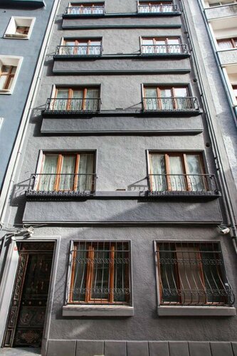 Myra Pera Apartments